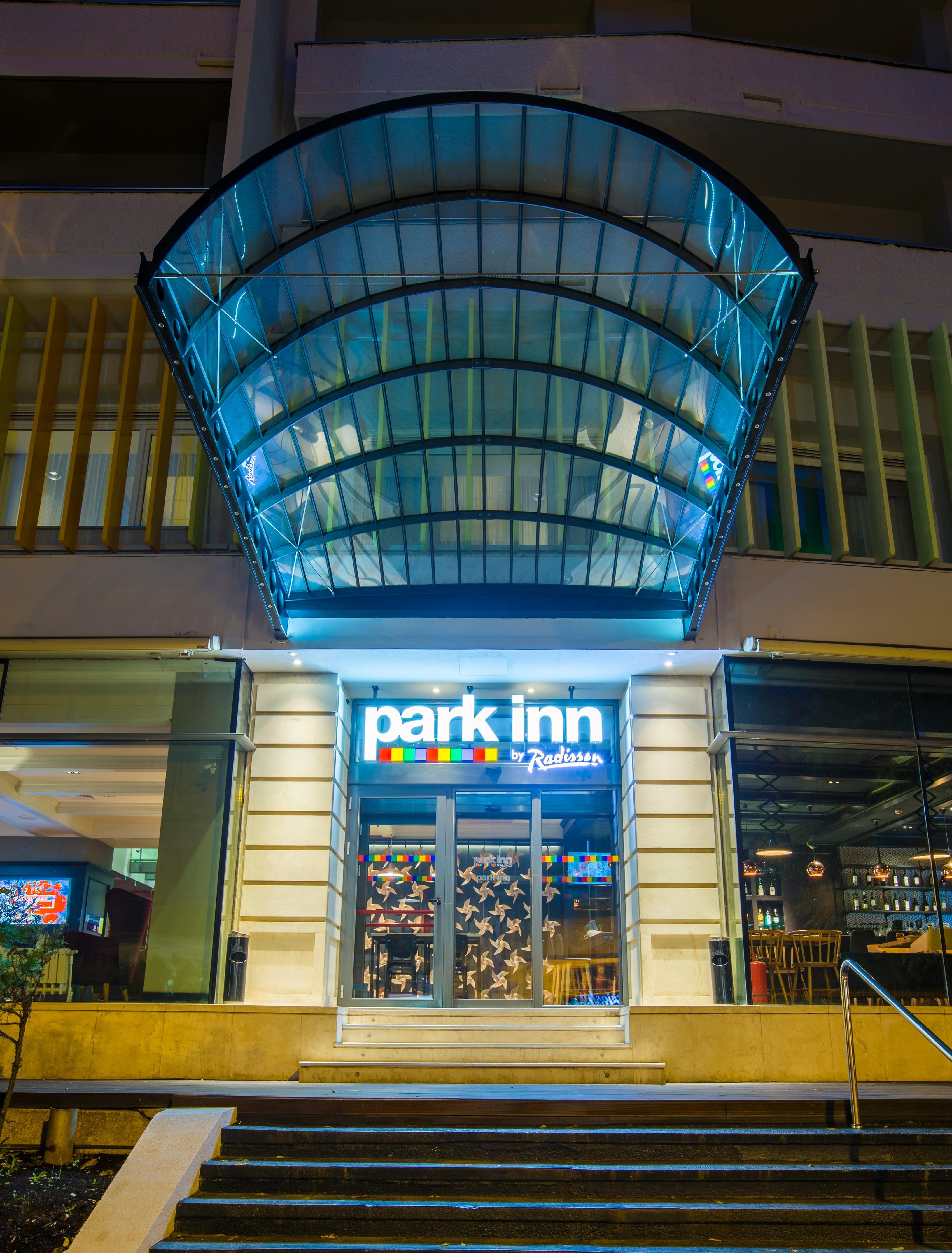 Park Inn By Radisson Bucharest Hotel & Residence Exterior foto